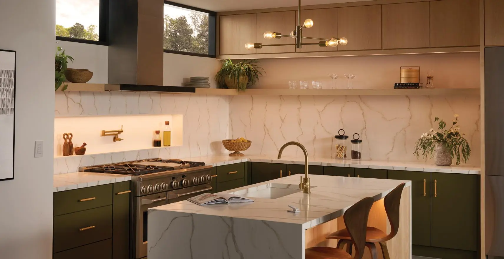 Kitchen with linear lighting under the shelves and in a backsplash niche
